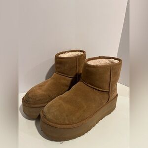 Platform‎ Uggs, size 9